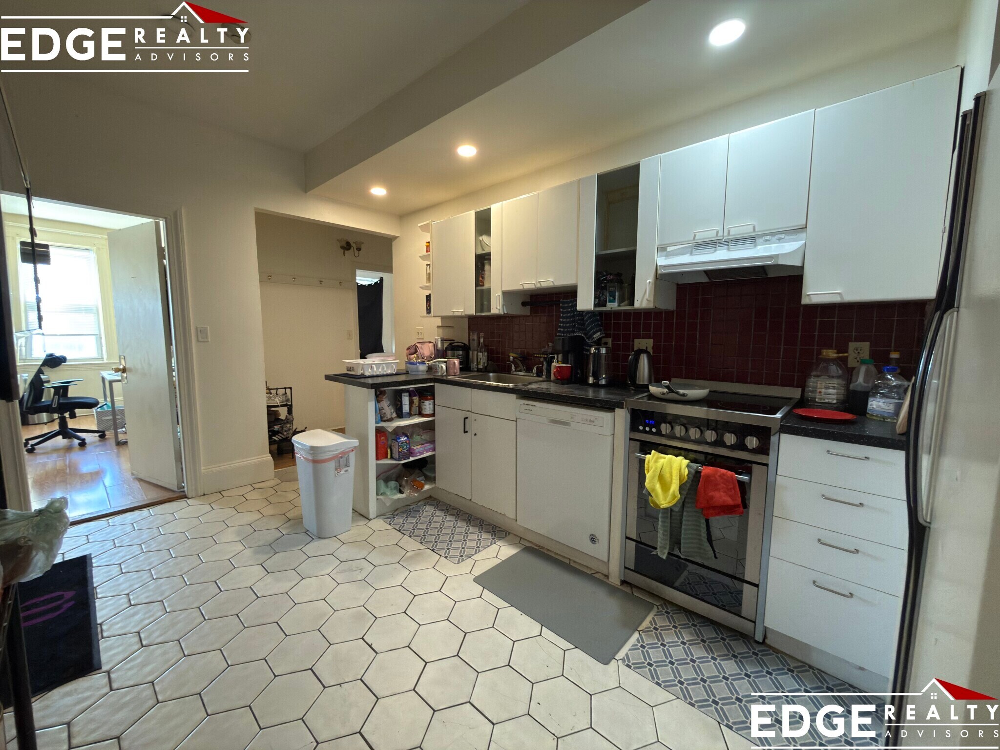 Building Photo - 56 Park Vale Ave