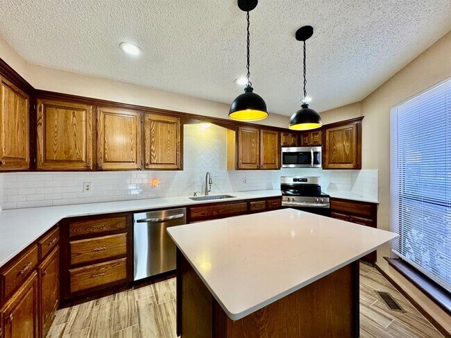 Building Photo - 1622 Windhill Ave