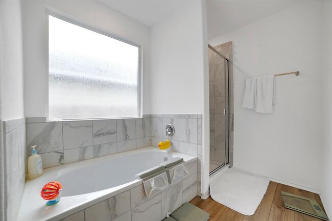 Building Photo - 10420 Steinbeck Dr