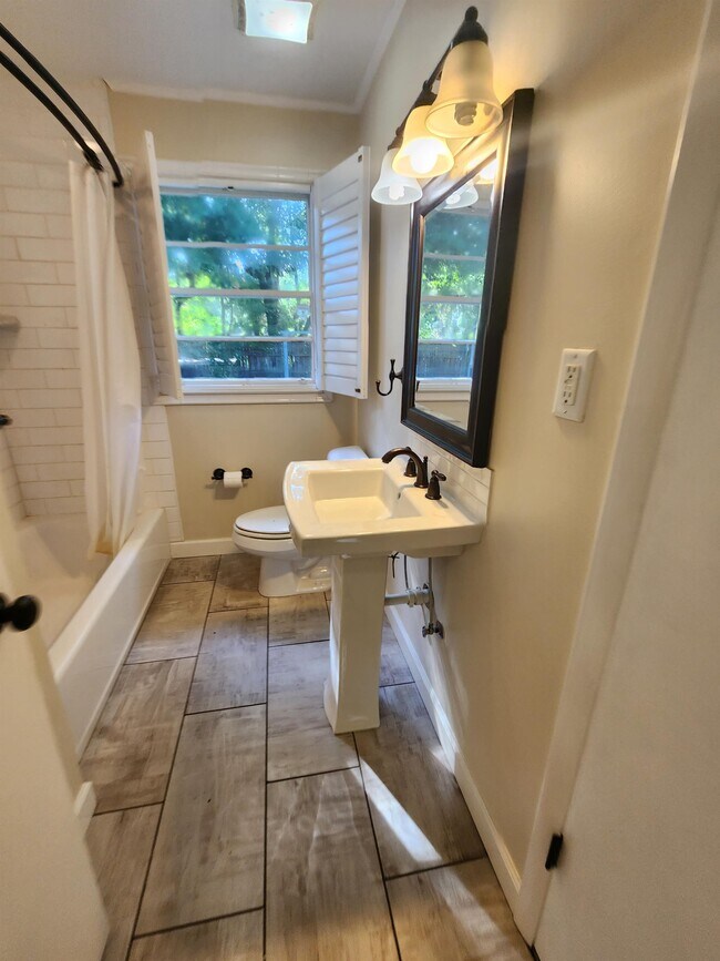 Building Photo - 5014 Spartan Dr