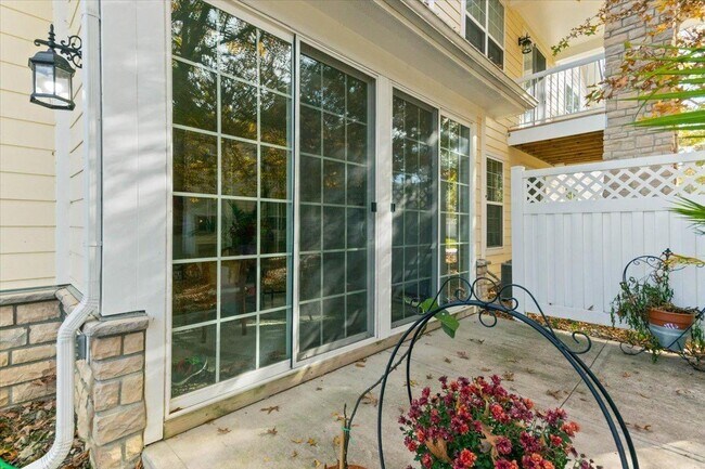 Building Photo - 224 Lake Cove Dr