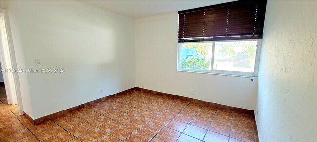 Building Photo - 9410 Live Oak Pl