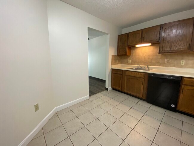 Building Photo - 377 Huse Rd