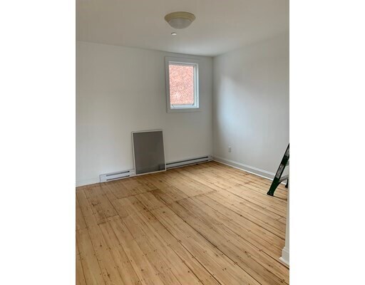 Building Photo - 128 Newbury St