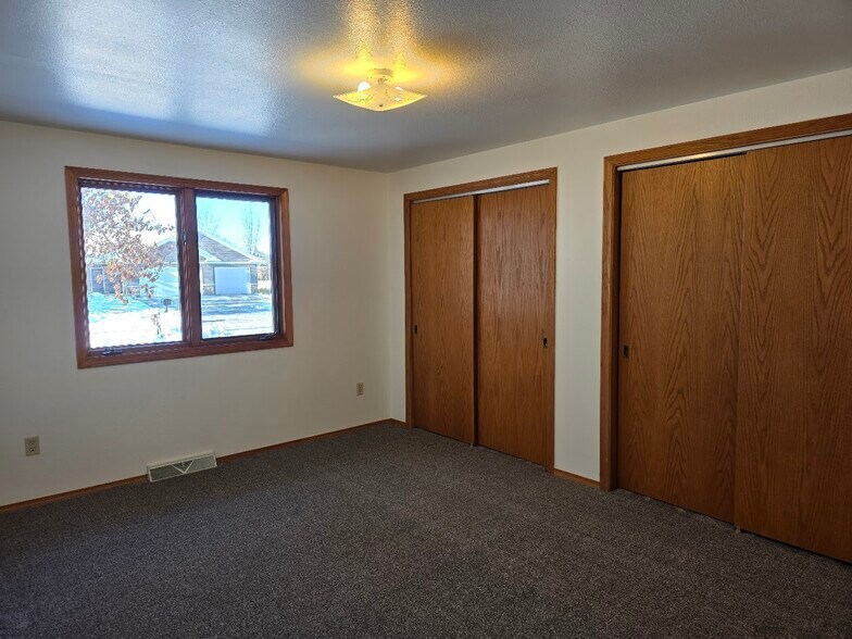 Building Photo - 722 Goldfinch Ln