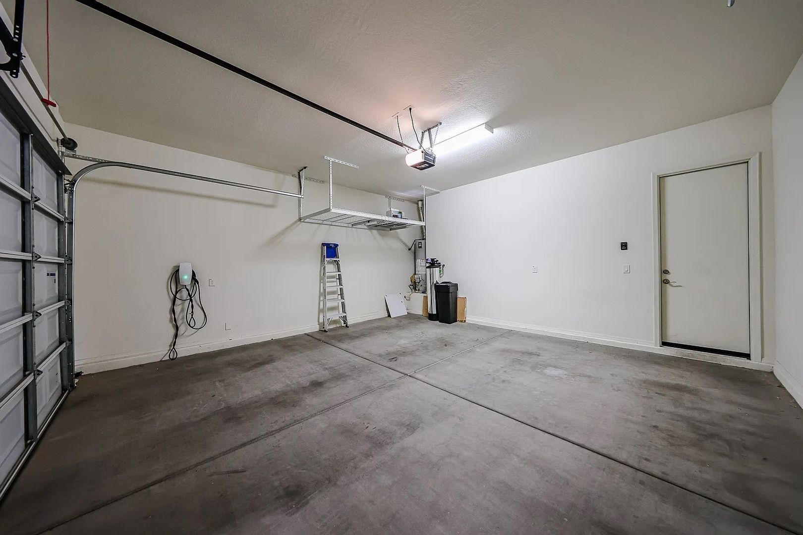 Building Photo - 10160 W Robin Ln