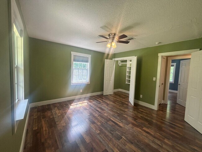 Building Photo - Fully Updated 2BR with Garage, Fenced Yard & Prime Johnson City Location