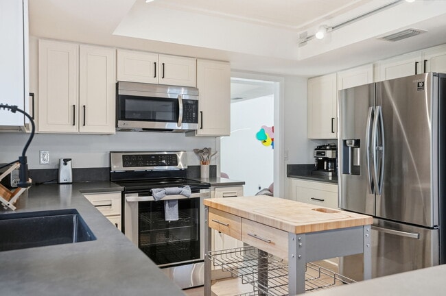 Building Photo - 13609 Heritage Way