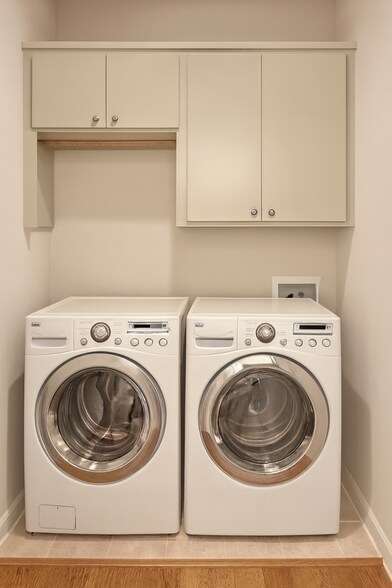 Building Photo - 5311 Lillian St