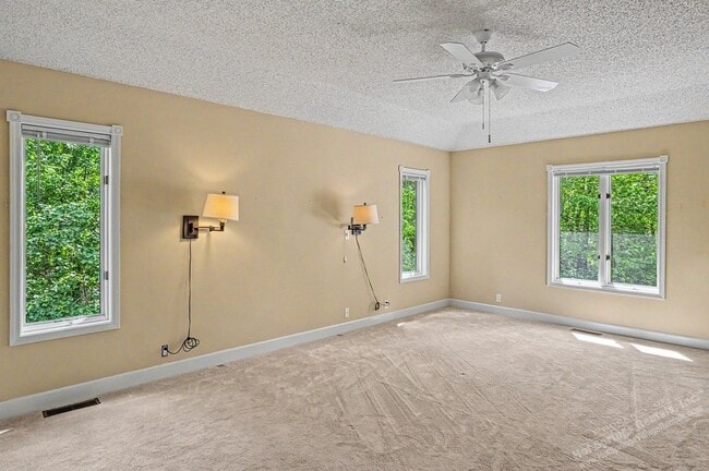 Building Photo - Lake Balboa Area| Home| Unfurnished