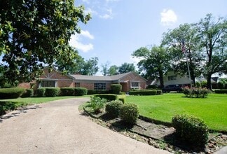 Building Photo - 3590 Brentwood Dr