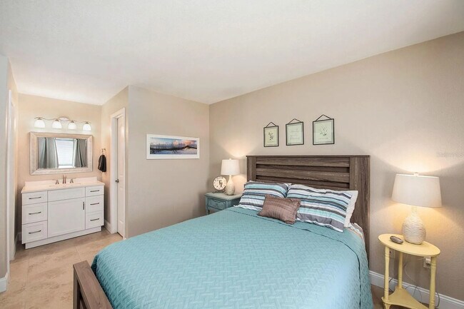 Master Bedroom - 455 Alt 19 S