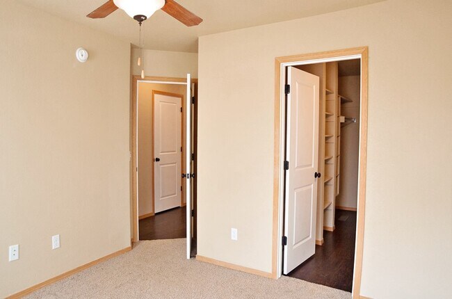 Building Photo - 235 S Rolling Woods Way