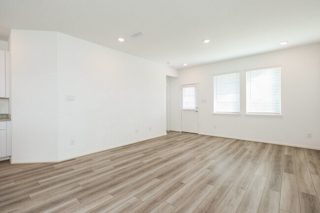 Building Photo - 1704 Greendale Dr
