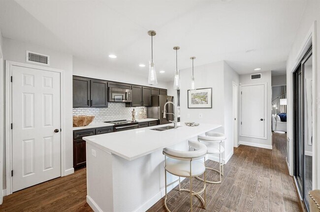 Building Photo - 4002 Ridgeline Dr