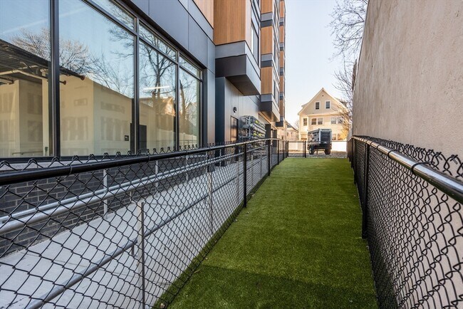 Building Photo - 600 Broadway