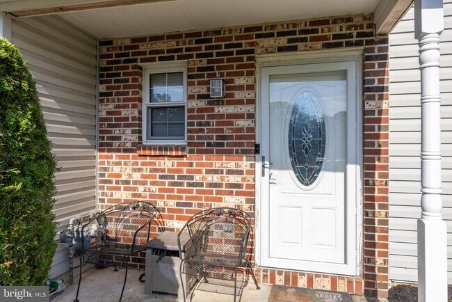 Primary Photo - 13 Hopewell Ln