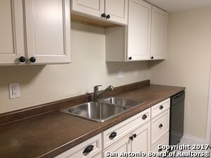 Building Photo - 10515 Hillbrook Dr