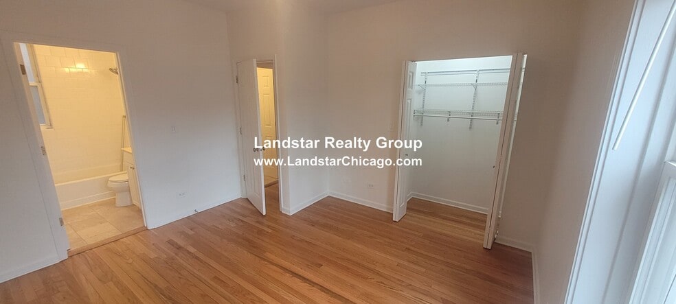 Building Photo - 4946 N Ridgeway Ave