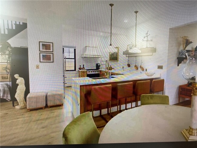 Building Photo - 911 S Main St