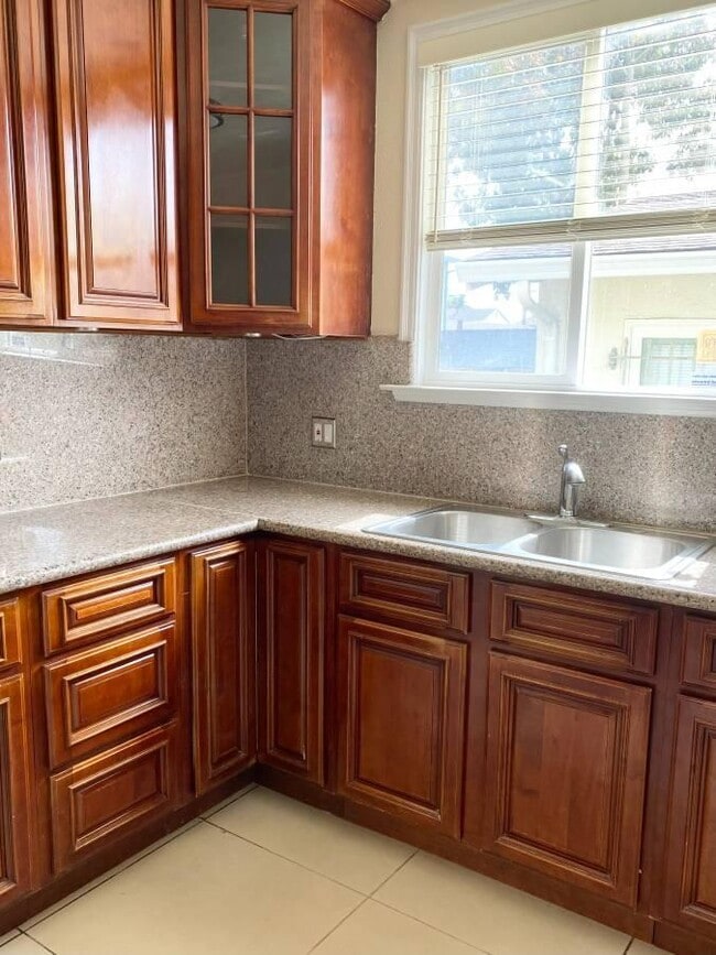 Building Photo - 2 bedroom in Berkeley CA 94702
