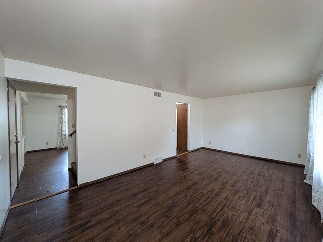 Building Photo - Trafalger Place Duplex