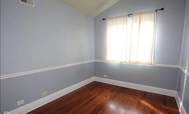 3rd Bedroom/ Office - 2039 W Homer St