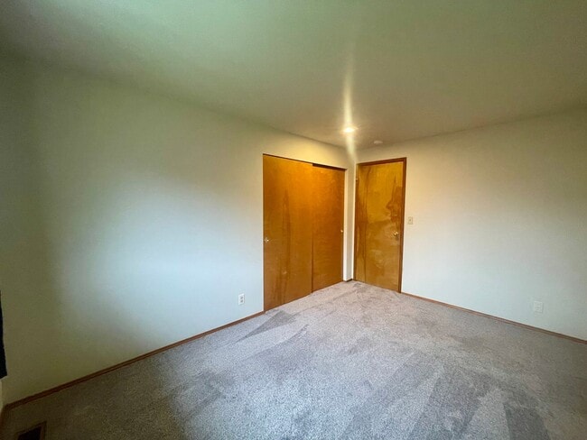 Building Photo - 4 bedroom, 2.5 Bath House in Mukilteo, $3995 per month