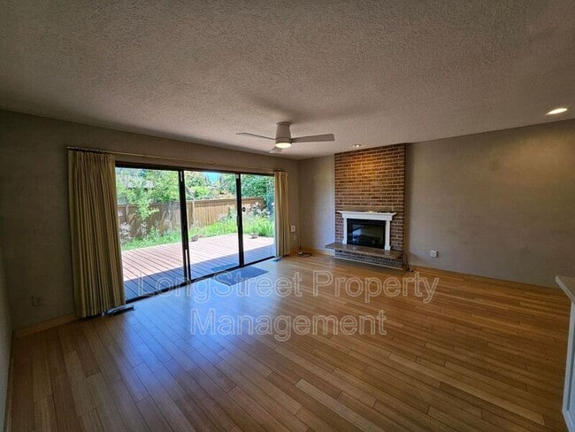 Building Photo - 12612 NE Prescott Dr