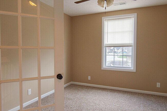 Building Photo - Pet Friendly Three Bedroom with Bonus!