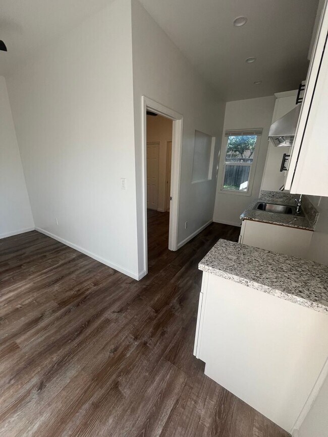 Building Photo - 4036-4040 Velma Ave