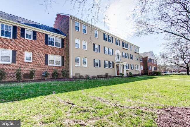 Building Photo - 6726 W Wakefield Dr