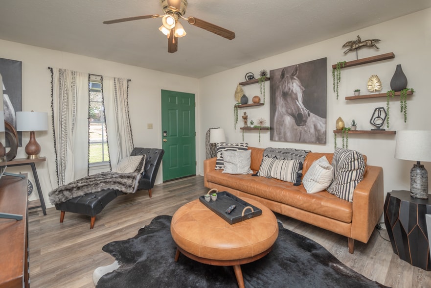 Building Photo - 300 Green St