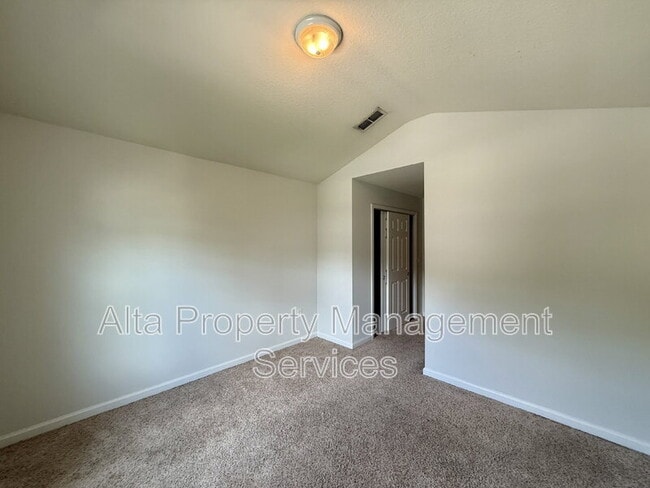 Building Photo - 6812 Roundleaf Dr