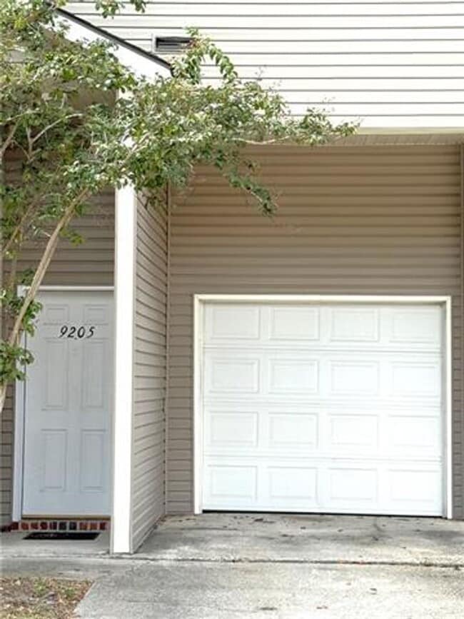 Building Photo - 1 Bedroom, 1 Bathroom Condo, Gated Community