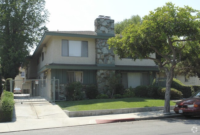 Building Photo - 333 N Chapel Ave