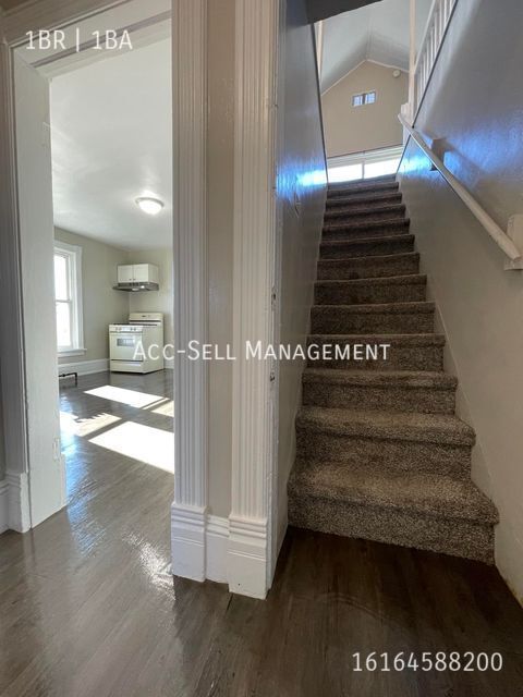 Building Photo - 1003 Bridge St NW