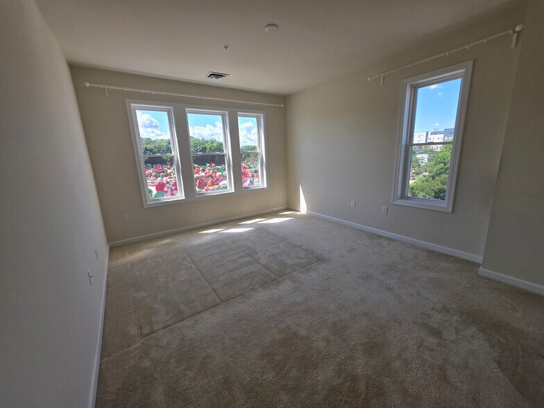Building Photo - 110 Trotter Rd