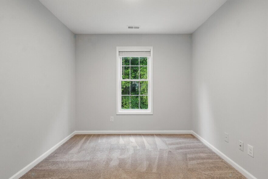 Building Photo - 5408 Gunnette Dr