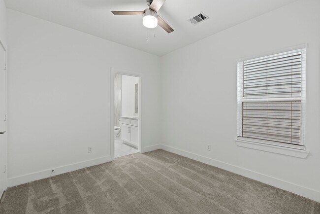 Building Photo - Charming 2-story home in a private Community!