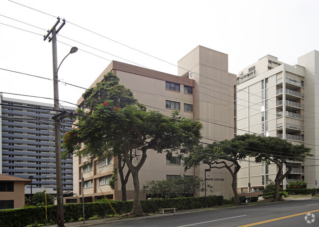 Building - Makiki Station