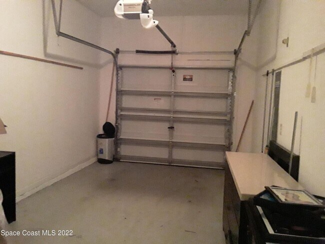 Building Photo - Ground floor corner unit