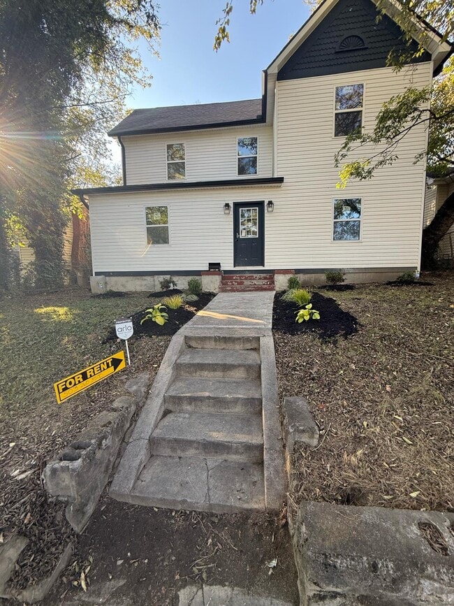 Primary Photo - 2827 E 5th Ave