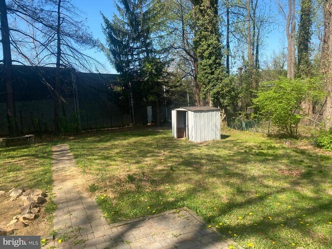 Building Photo - 2200 Greenwich St