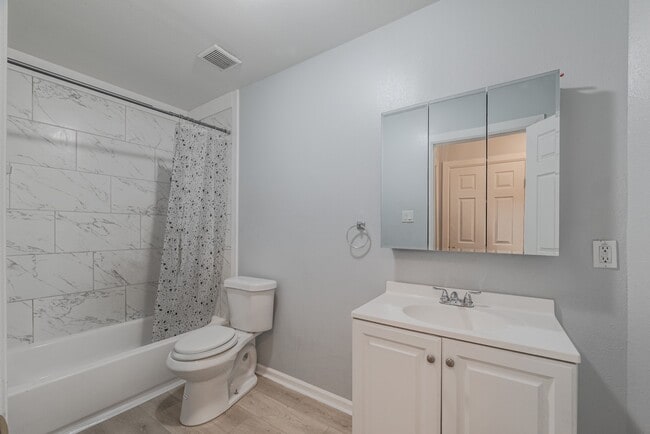 Building Photo - 834 Elkhart St