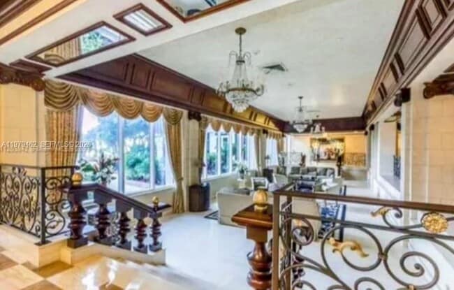 Building Photo - 2030 S Ocean Dr