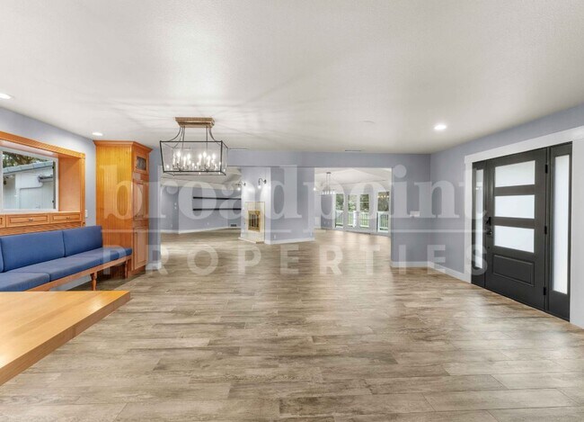 Building Photo - 2113 Sleepy Hollow Rd