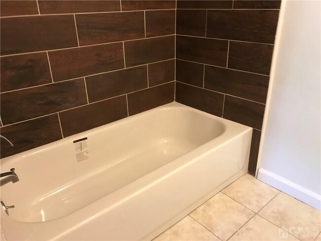 Building Photo - 10 Dogwood Dr