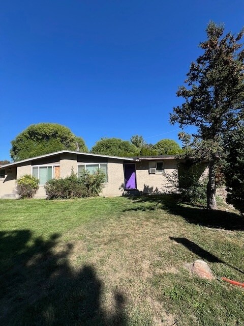 Building Photo - 2 bed 1 bath duplex Garden City!