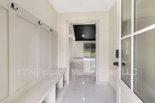 Building Photo - 106 Laurel Oaks